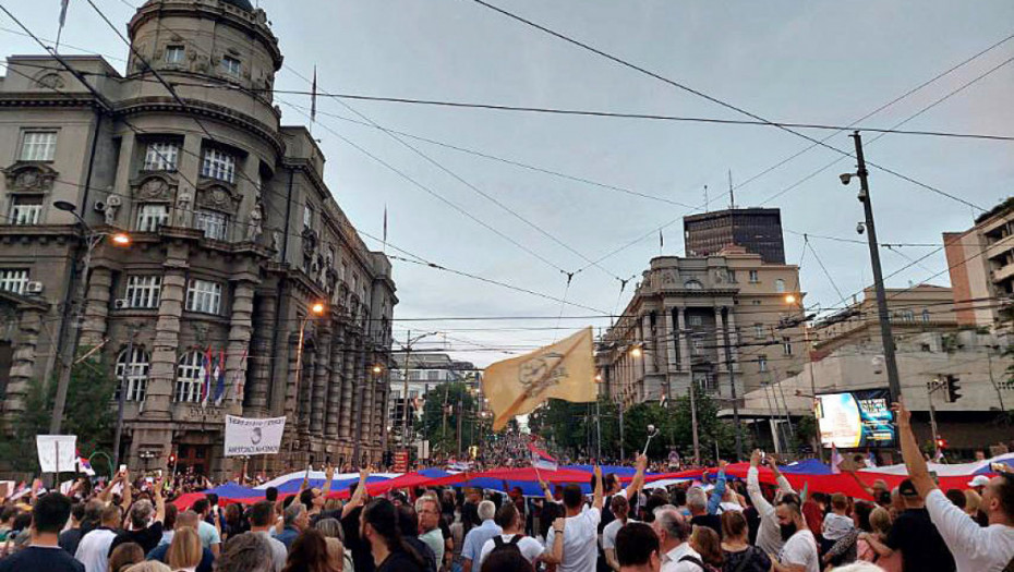 Stezanje političkog čvora: Opozicija menja taktiku dok se vlast nada osipanju protesta, izbori još pitanje bez odgovora