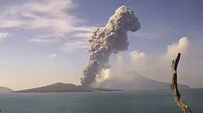 Erupcija vulkana na ostrvu Anak Krakatau u Indoneziji