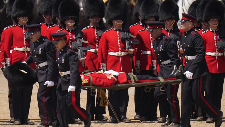 Najmanje tri vojnika kolabirala tokom vojne parade u Londonu