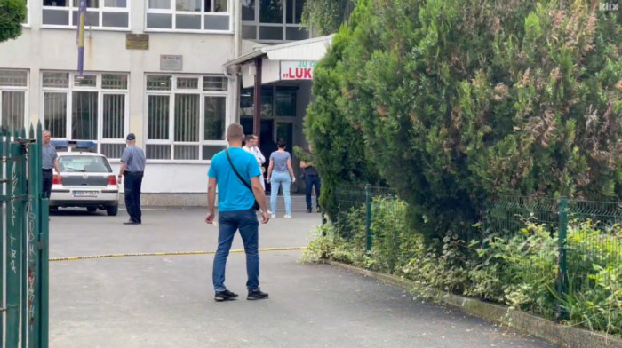 Učenik koji je pucao na nastavnika u Lukavcu na psihijatriji, slede veštačenja