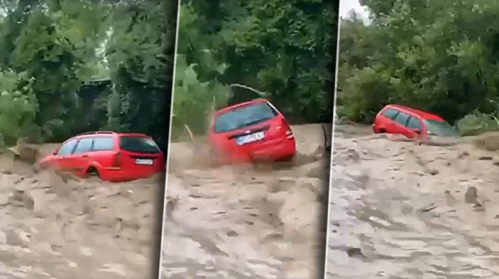 Delovi Novog Pazara pod vodom, bujica nosi sve pred sobom