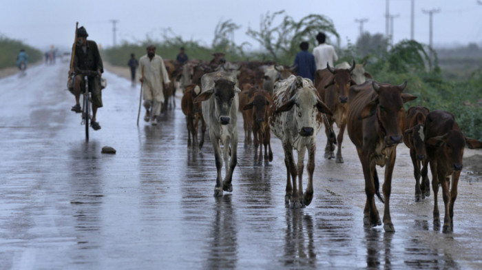 Iz Gudžarata u Indiji evakuisano 75.000 ljudi zbog oluje