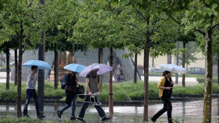 Upaljen crveni meteoalarm: Stiglo osveženje, ali i upozorenje RHMZ na vremenske nepogode