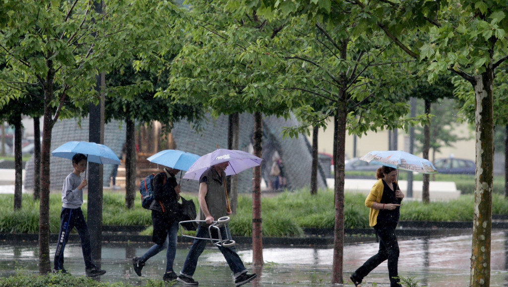 Upaljen crveni meteoalarm: Stiglo osveženje, ali i upozorenje RHMZ na vremenske nepogode