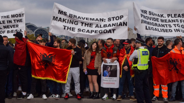 Debata u Britaniji o "invaziji na južnu obalu": Među migrantima koji nadiru čamcima preko Lamanša veliki broj Albanaca