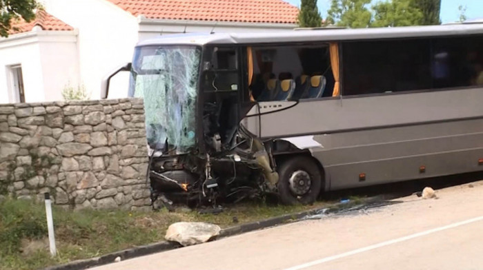 Autobus udario u brdo kod Trebinja: Poginule dve osobe, više putnika povređeno
