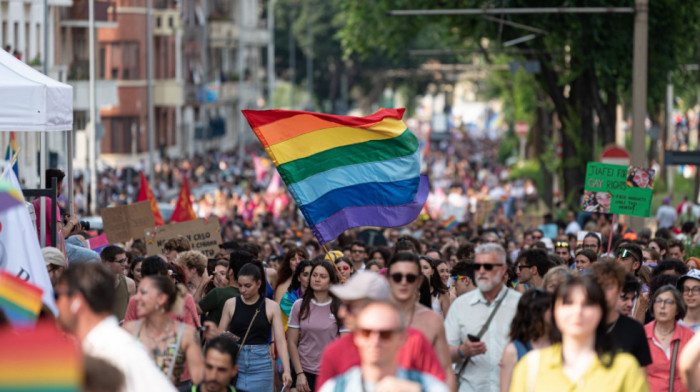 Najmanje 15.000 ljudi na paradi ponosa u Torinu, u prvom redu gradonačelnik Stefano Lo Ruso