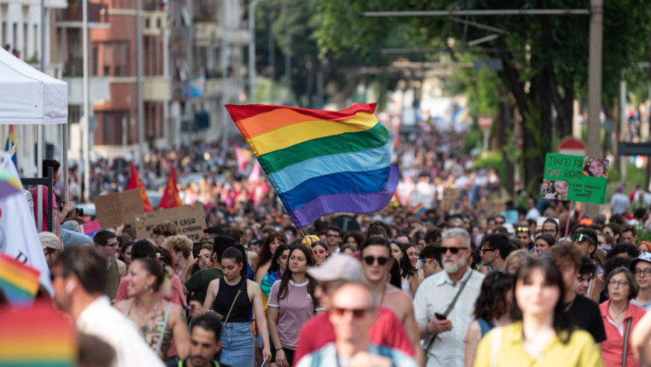 Najmanje 15.000 ljudi na paradi ponosa u Torinu, u prvom redu gradonačelnik Stefano Lo Ruso