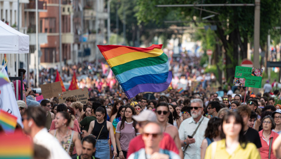 Najmanje 15.000 ljudi na paradi ponosa u Torinu, u prvom redu gradonačelnik Stefano Lo Ruso