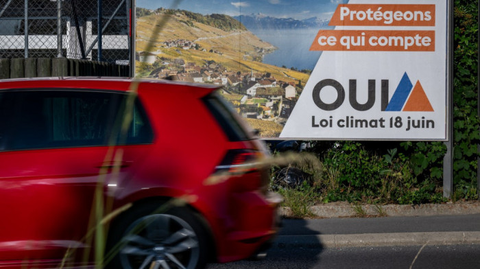 Švajcarci glasaju na referendumu o porezu i klimatskom zakonu: Većina za povećanje minimalnog poreza