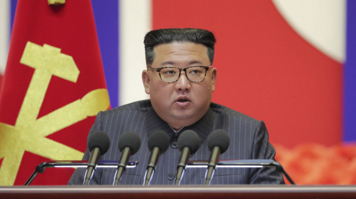 Kim Džong Un naredio povećanje proizvodnje projektila i municije