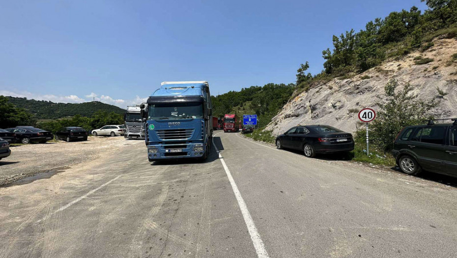 Raseljeni Srbi sa KiM za ponedeljak najavili tročasovnu blokadu saobraćajnice u mestu Rudare