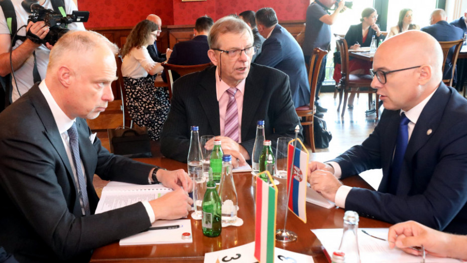 Vučević na sastanku sa mađarskim kolegom: "Saradnja izuzetno važna za očuvanje mira i stabilnosti"