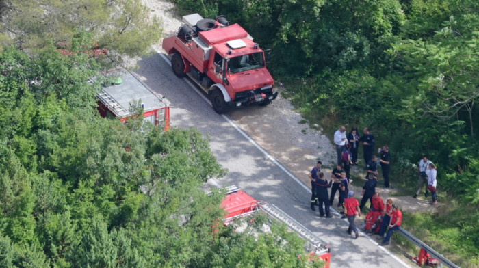 Hrvatska vojska izvlači poslednje ostatke mađarskog helikoptera koji se u sredu srušio kod Drniša