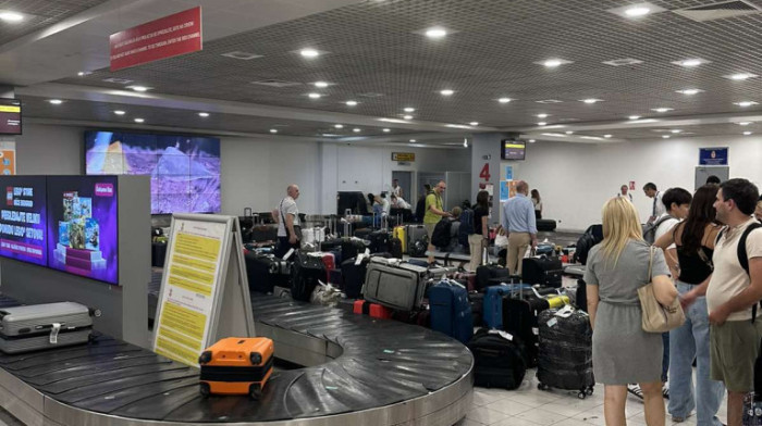 Vesić: Situacija na beogradskom aerodromu bolja, ali još nije dobra, sutra novi sastanak