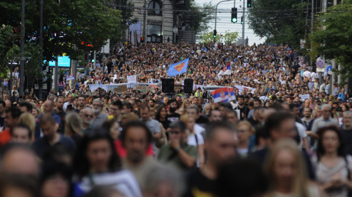 PROTESTI OPOZICIJE U VIŠE GRADOVA Organizatori poručili: "Nećemo odustati, istrajaćemo do kraja"