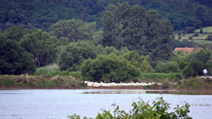 Majka i petogodišnje dete izgubili život u poplavama u Peći