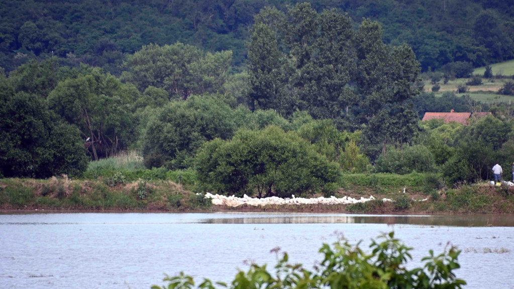 Majka i petogodišnje dete izgubili život u poplavama u Peći