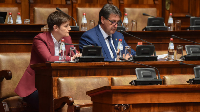 Gašić dobio podršku u parlamentu - za njegovu smenu glasalo 37 poslanika