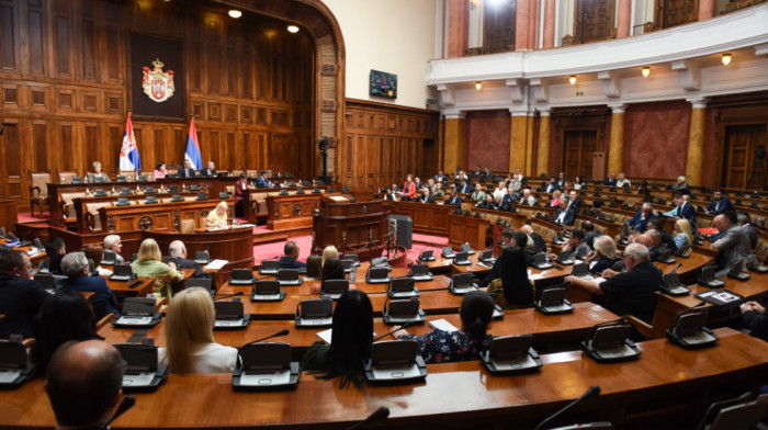 Poslanici nastavili raspravu o razrešenju ministra Radeta Baste, opozicija nezainteresovana za njegovu političku sudbinu