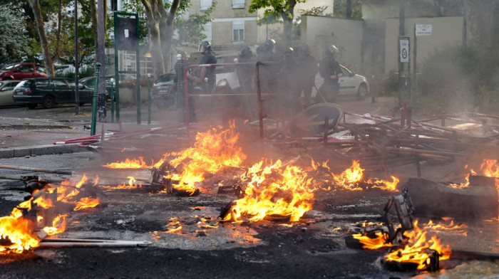 Nasilni protesti u više delova Pariza zbog ubistva tinejdžera: Viralni snimak bacio sumnju na policiju