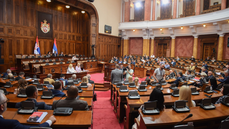 Od 1. januara veće plate poslanicima i imenovanim licima za 10 odsto