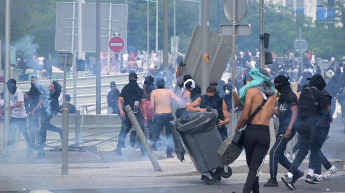 Protesti u Francuskoj zbog ubistva tinejdžera: Novi sukobi demonstranata i policije u Nanteru, sinoć uhapšeno 150 ljudi