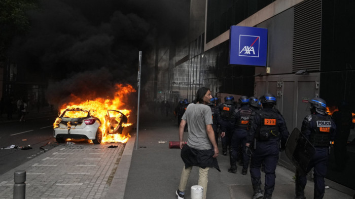 Nemirna noć zbog policijske pucnjave na tinejdžera u Francuskoj: Policijski čas, obustava prevoza i sukobi u Marseju