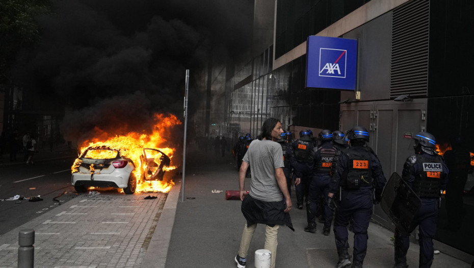 Nemirna noć zbog policijske pucnjave na tinejdžera u Francuskoj: Policijski čas, obustava prevoza i sukobi u Marseju