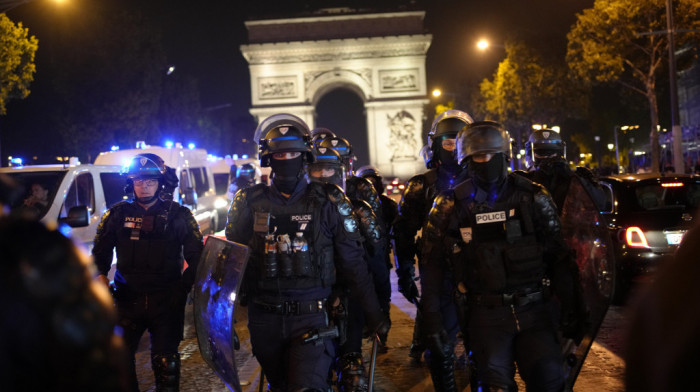 Tokom noći 45.000 policajaca i žandarma na francuskim ulicama