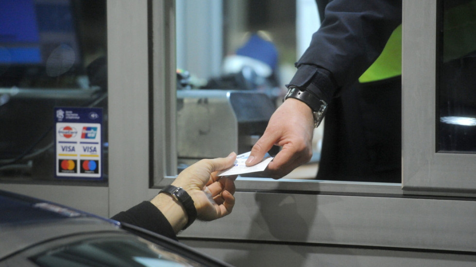 Putevi u Srbiji prohodni, vozačima se savetuje oprezna vožnja zbog poledice i magle