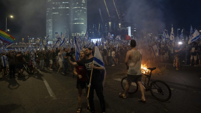 Demonstracije i blokade puteva širom Izraela zbog prinudne ostavke šefa policije u Tel Avivu