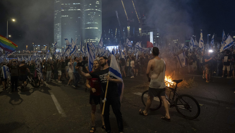 Demonstracije i blokade puteva širom Izraela zbog prinudne ostavke šefa policije u Tel Avivu