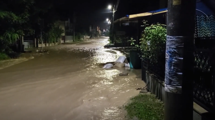 Loznička reka u Čačku se izlila po treći put, voda prodrla u kuće: Nevreme napravilo haos, tri naselja najugroženija