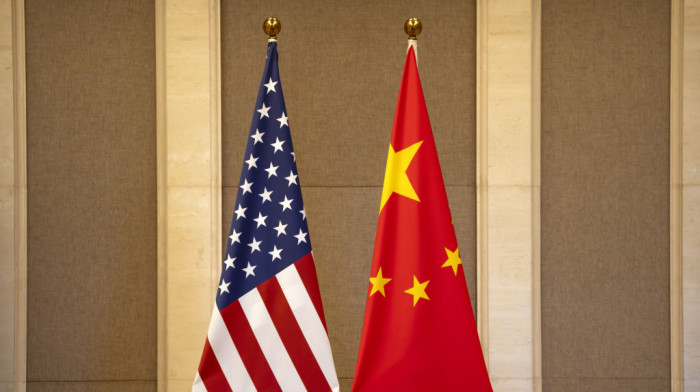 Kineska ambasada u Vašingtonu: Kinesko-američki ekonomski odnosi prolaze kroz težak period