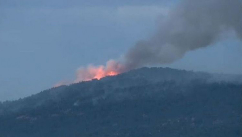 Požar na Svetoj Gori: U gašenje uključena i dva helikoptera