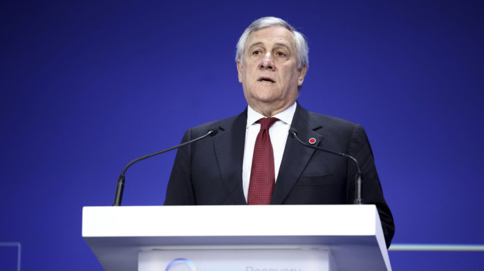 Antonio Tajani: Migranti sa brodova moraju u zemlje koje podržavaju dobrotvorne NVO