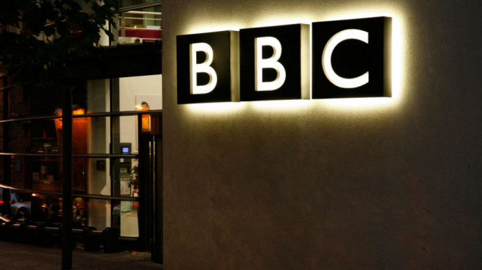 Suspendovan voditelj BBC optužen da je plaćao tinejdžeru za eksplicitne fotografije