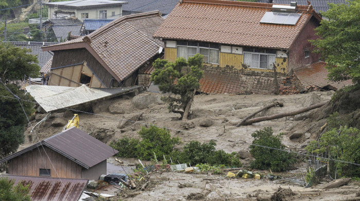 Velike poplave u Japanu: Dve osobe stradale, šestoro nestalo