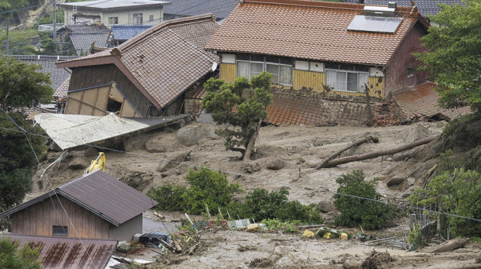 Velike poplave u Japanu: Dve osobe stradale, šestoro nestalo