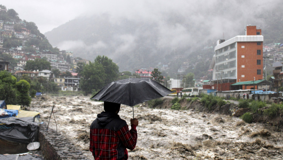 Najmanje 22 ljudi stradalo u Indiji usled obilnih padavina i poplava