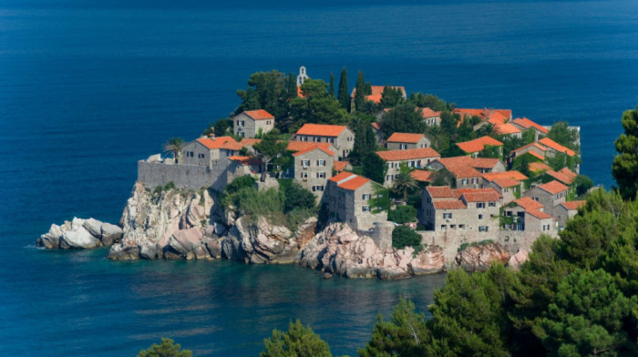 Letnja sezona u Crnoj Gori: Godine turističkog lutanja stižu na naplatu