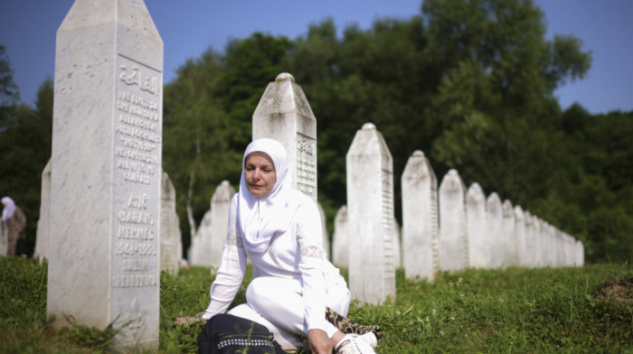 Komemoracija u Srebrenici: Posle 28 godina danas sahrana 30 žrtava, sirene se oglasile u Sarajevu u podne