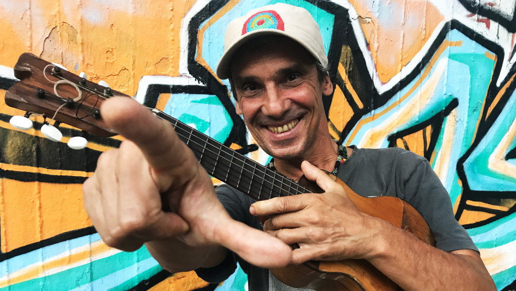 Manu Chao dolazi u Kragujevac: Jedinstveni izvođač u neposrednom kontaktu sa publikom u Zastavinoj bašti