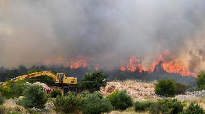 Hrvatki ministar: Nema žrtava u požaru kod Šibenika, oštećeno je sedam kuća