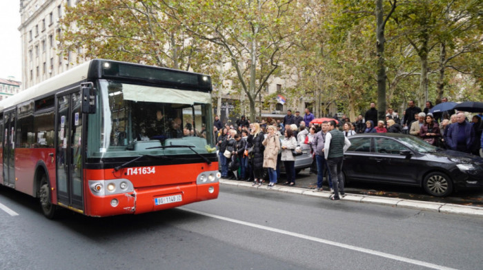 Prepolovio se gradski autobus u Beogradu, nema povređenih