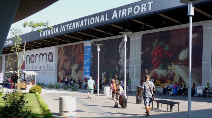 Zatvoren aerodrom u Kataniji zbog erupcije Etne, letovi Er Srbije za sada na čekanju