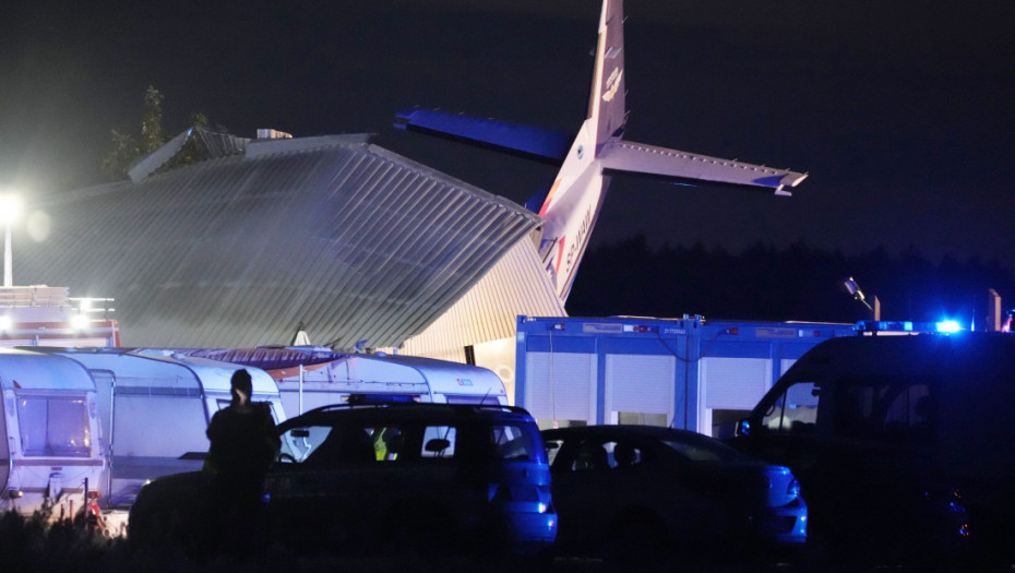 Pet osoba poginulo u avionskoj nesreći u Poljskoj:  Avion se srušio na aerodromski hangar