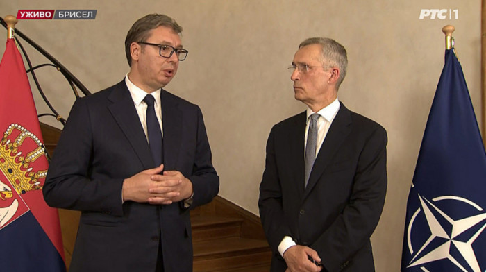 Stoltenberg: Pozivamo na smanjenje tenzija; Vučić: Svakim danom postaje sve opasnije