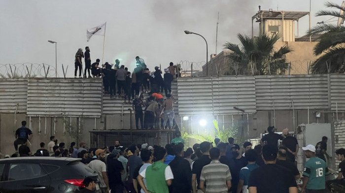 Demonstranti u Bagdadu upali u švedsku amabasadu zbog najavljenog paljenja Kurana
